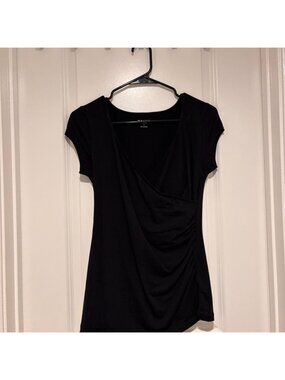 Old Navy black maternity top Size XS Excellent...